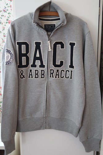 Baci abbracci milano zip - abbracci,